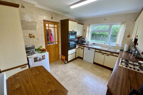 4 bedroom detached house for sale, Ringwood Road, Luton, Bedfordshire, LU2 7BG