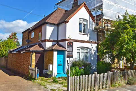 43 Lock Road, Richmond, TW10 7LQ