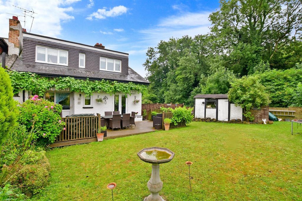 Vale Road, Loose, Maidstone, Kent 3 bed semidetached house for sale