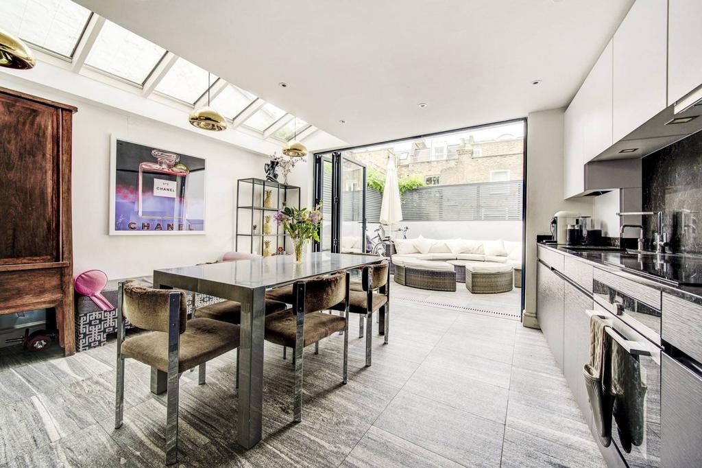 Pursers Cross Road, Parsons Green, London, SW6 4 bed house £7,150 pcm