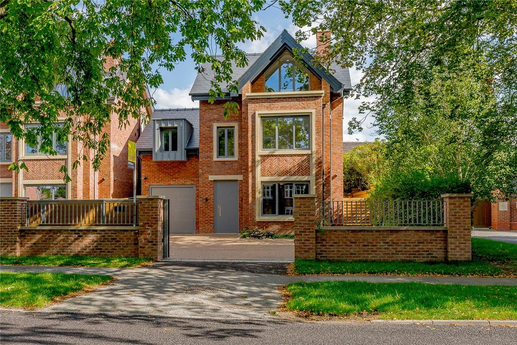 Knutsford Road, Wilmslow, Cheshire, SK9 5 bed detached house for sale