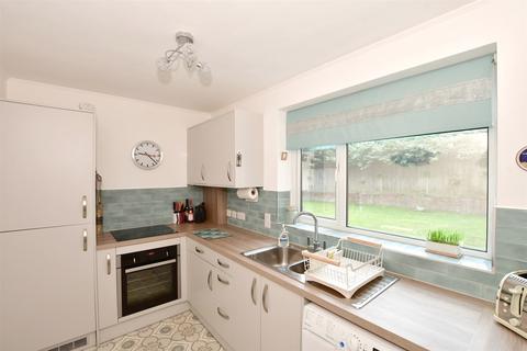 2 bedroom ground floor flat for sale - Franklynn Road, Haywards Heath, West Sussex