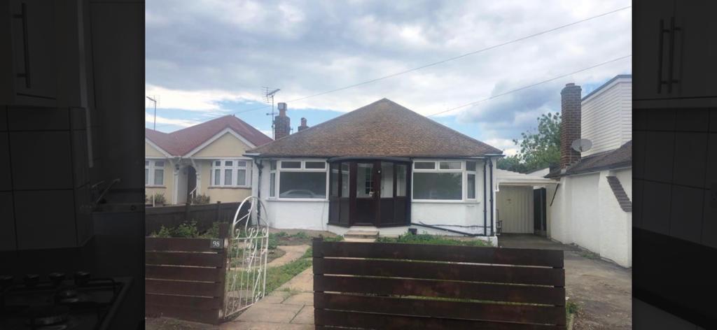 Three bedroom detached house to rent
