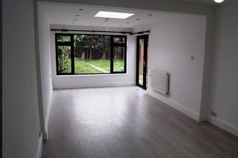 3 bedroom bungalow to rent, Windsor, SL4