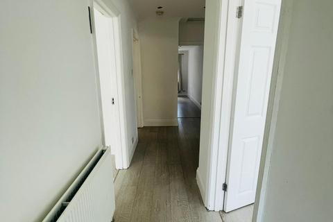 3 bedroom bungalow to rent, Windsor, SL4