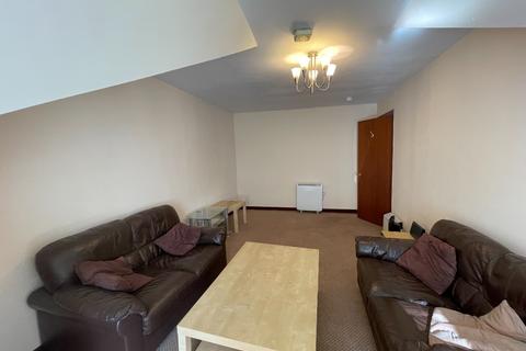 2 bedroom flat to rent, Cecil Street, Glasgow, G12