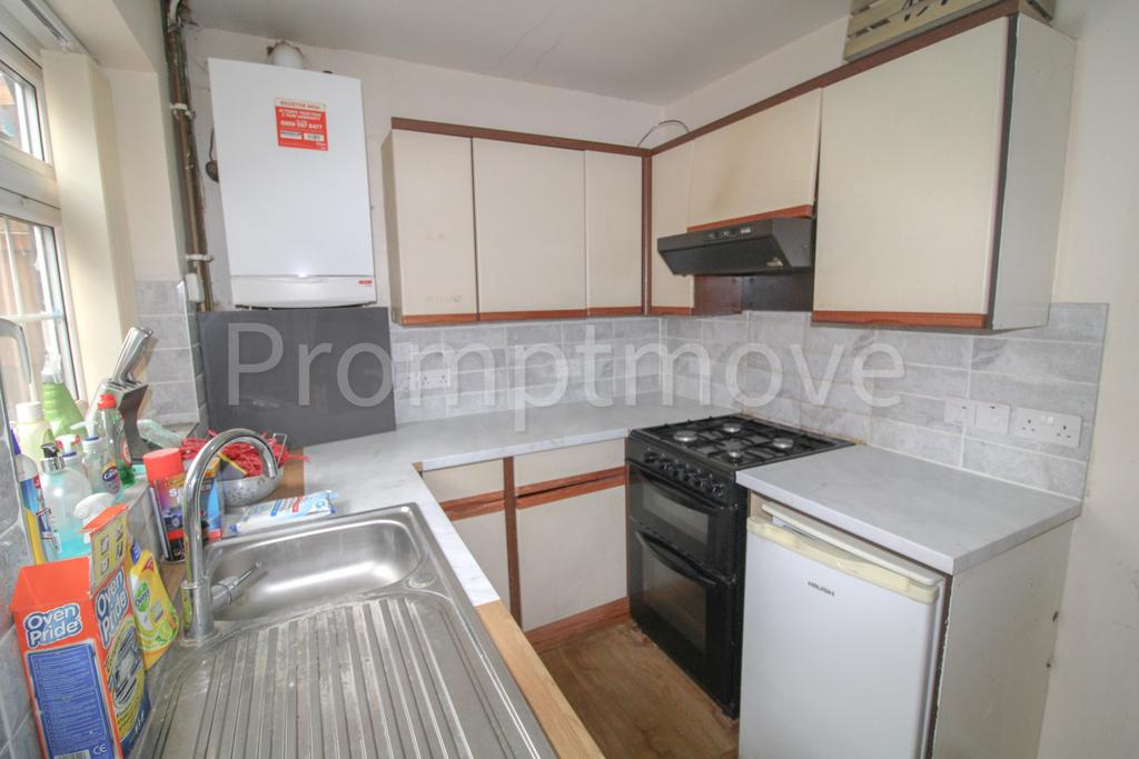 Austin Road Luton LU3 1TZ 3 bed semidetached house £1,600 pcm (£369 pw)