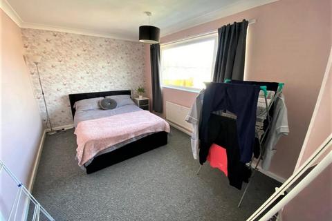 4 Campbell Grove, Grimsby, DN37 9AH