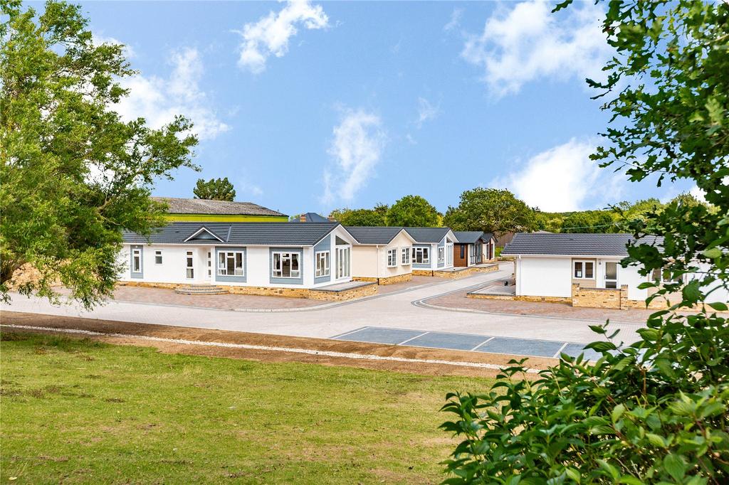 Hawkswood Road, Downham, Billericay, Essex, CM11 2 bed detached house