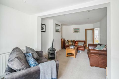 2 bedroom bungalow for sale - Herkomer Road, Bushey