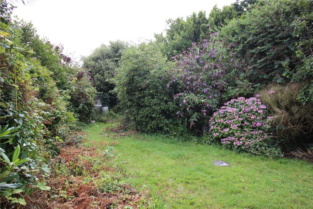 Russell Road, LeeOnTheSolent, Hampshire, PO13 3 bed bungalow for