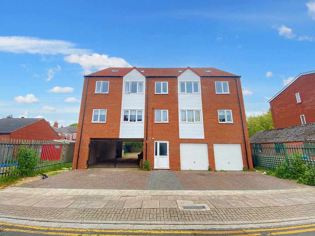 Willingham Street, Grimsby DN32 12 bed block of apartments for sale £