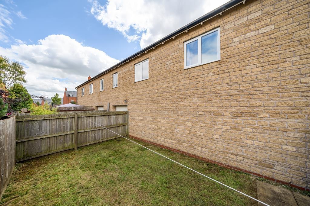 Kingsmere, Bicester, Oxfordshire, OX26 2 bed terraced house for sale