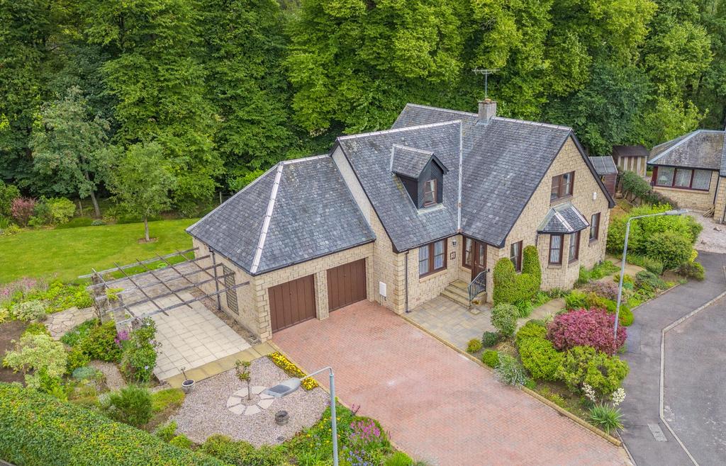 Charlotte Place, Tillicoultry, Clackmannanshire, FK13 6RQ 4 bed