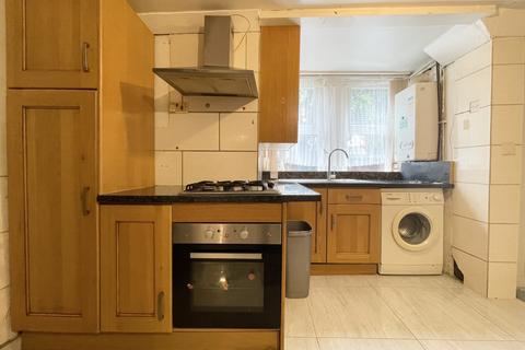 2 bedroom flat to rent, Gathorne Terrace, Leeds, West Yorkshire, LS7