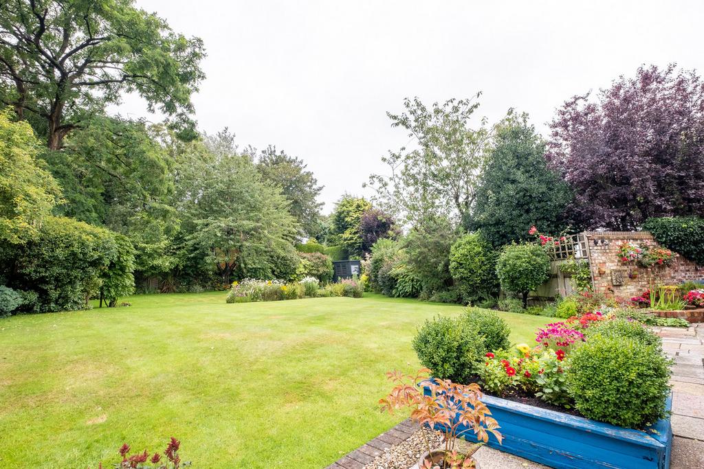 Moss Side Lane, Wrea Green, PR4 4 bed detached house for sale £490,000