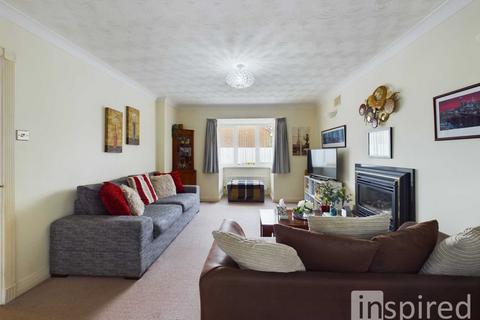 4 bedroom detached house for sale - Clover Drive, Rushden