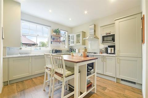 Prince of Wales Drive, London, SW11