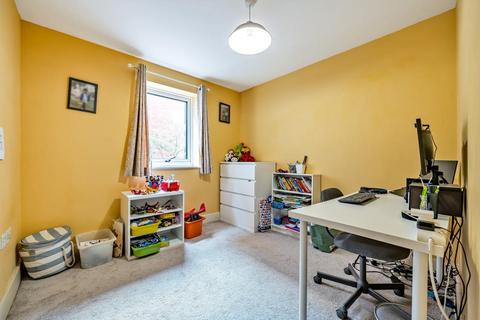 2 bedroom apartment to rent, Francis Close,  Thatcham,  RG18
