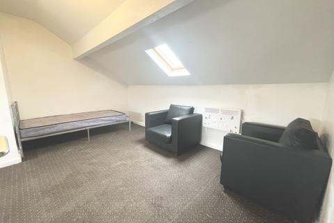 2 bedroom flat to rent - East Park Mount, Leeds, West Yorkshire, LS9