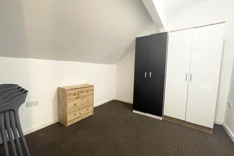 2 bedroom flat to rent, East Park Mount, Leeds, West Yorkshire, LS9