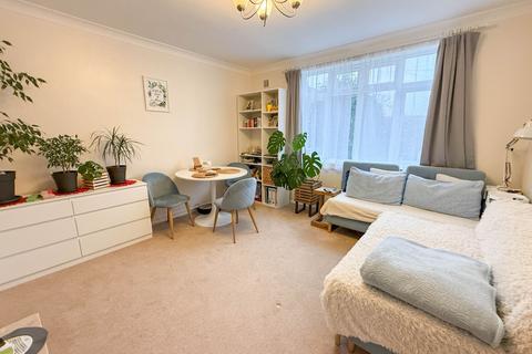 1 bedroom flat for sale, Ellesborough Close, South Oxhey, Watford, WD19