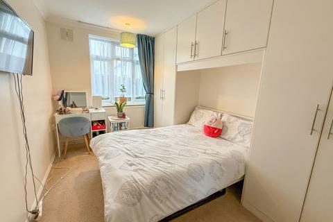 1 bedroom flat for sale, Ellesborough Close, South Oxhey, Watford, WD19