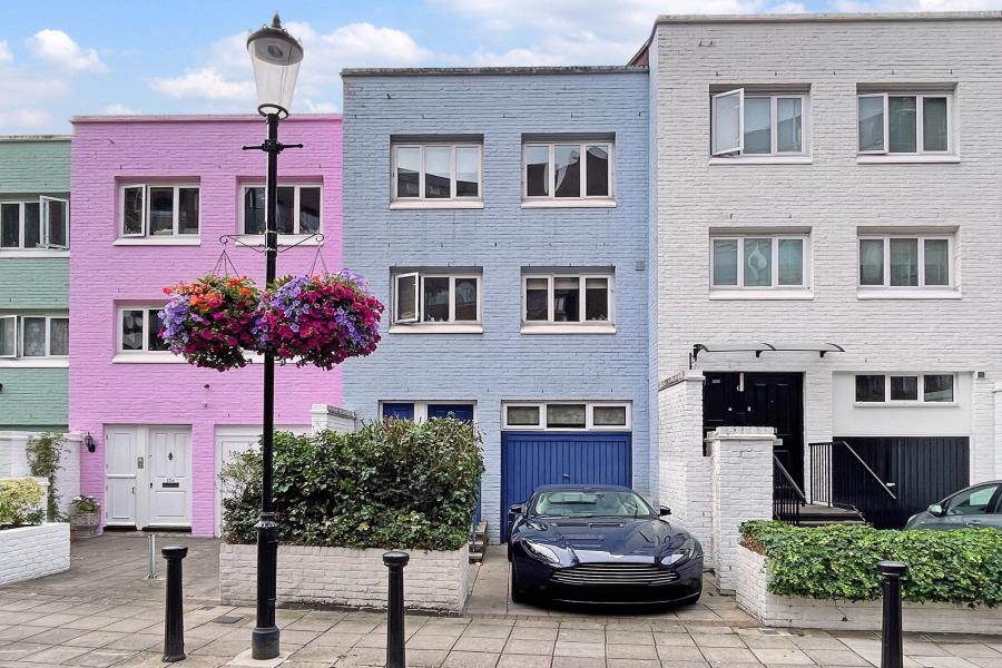 Redfield Lane, Earl's Court, SW5 3 bed terraced house for sale £1,590,000