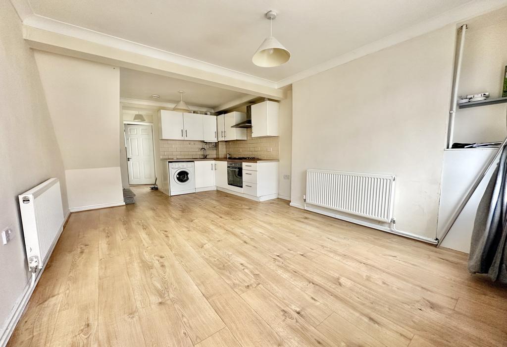 Phillip Street, Pontypridd, Mid... 2 bed terraced house £675 pcm (£156 pw)