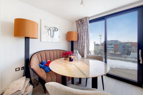2 bedroom flat for sale - Hollen Street, Soho, London, W1F