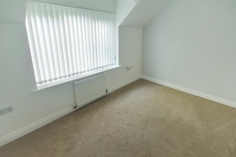 2 bedroom apartment to rent, Iona Crescent, Widnes, WA8 5AD