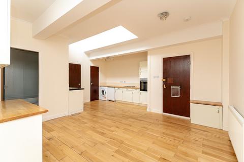 2 bedroom flat to rent, Canongate, Jedburgh, TD8