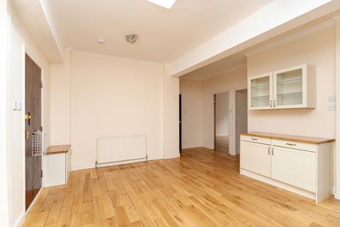 2 bedroom flat to rent, Canongate, Jedburgh, TD8