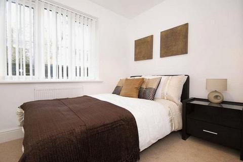 2 bedroom flat to rent, Shadwell Lane, Leeds, West Yorkshire, UK, LS17