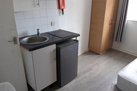 Studio to rent, 2a, London, E13