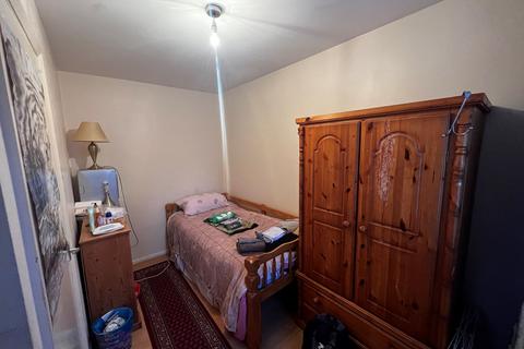 5 Chiltern Road, Ilford, IG2 7JR