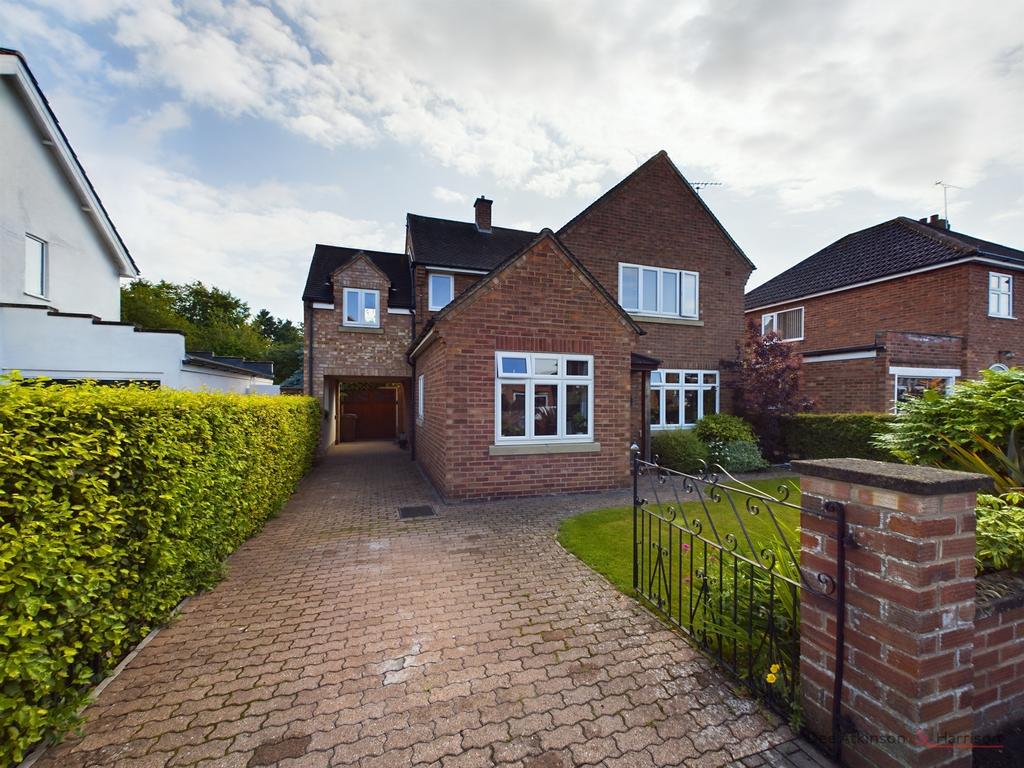 4 Bedroom Detached House   For Sale