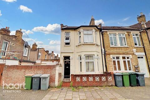 4 bedroom terraced house to rent, Middle Road, London