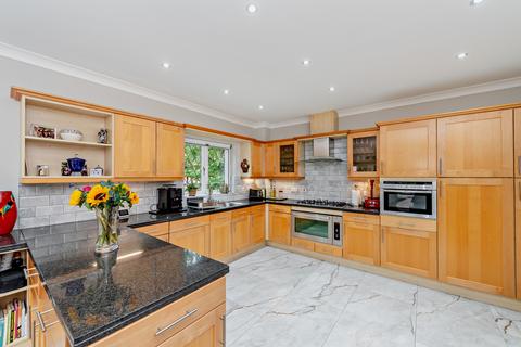 2 Hillpoint, Loudwater, Rickmansworth, WD3 4HW