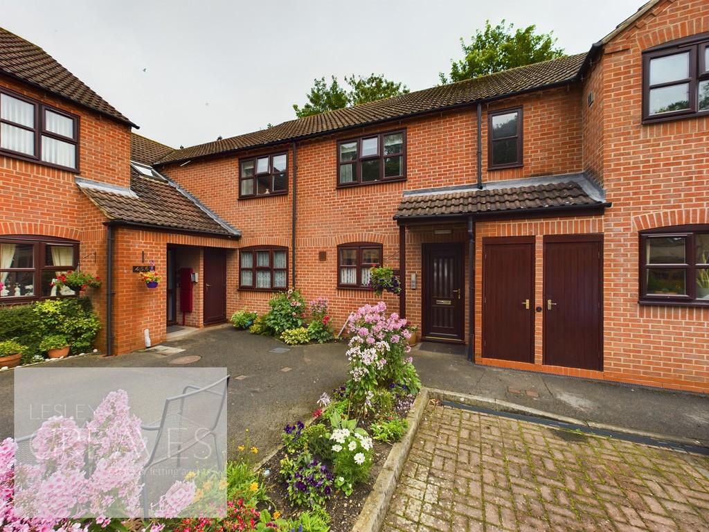 Elmsdale Gardens, Burton Joyce 2 bed apartment for sale £165,000