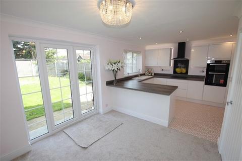 4 bedroom detached house for sale, Neasden Avenue, Clacton on Sea, Clacton on Sea