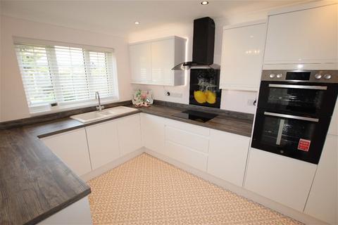 4 bedroom detached house for sale, Neasden Avenue, Clacton on Sea, Clacton on Sea