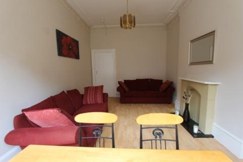 3 bedroom ground floor flat to rent, Garthland Drive, Dennistoun