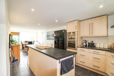 92 Castleview Road, Chiseldon, Swindon, SN4 0NT