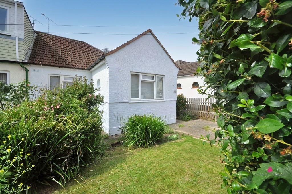 Fairlight Road, Hadleigh 2 bed semidetached bungalow for sale £325,000