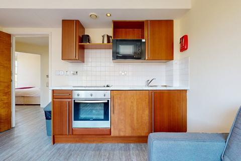 2 bedroom ground floor flat to rent - Old Brompton Road