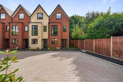 116 Reddown Road, Coulsdon, CR5 1AL