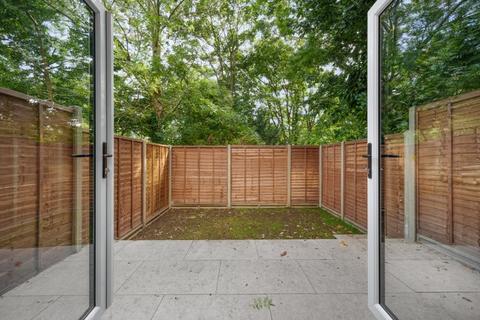 116 Reddown Road, Coulsdon, CR5 1AL
