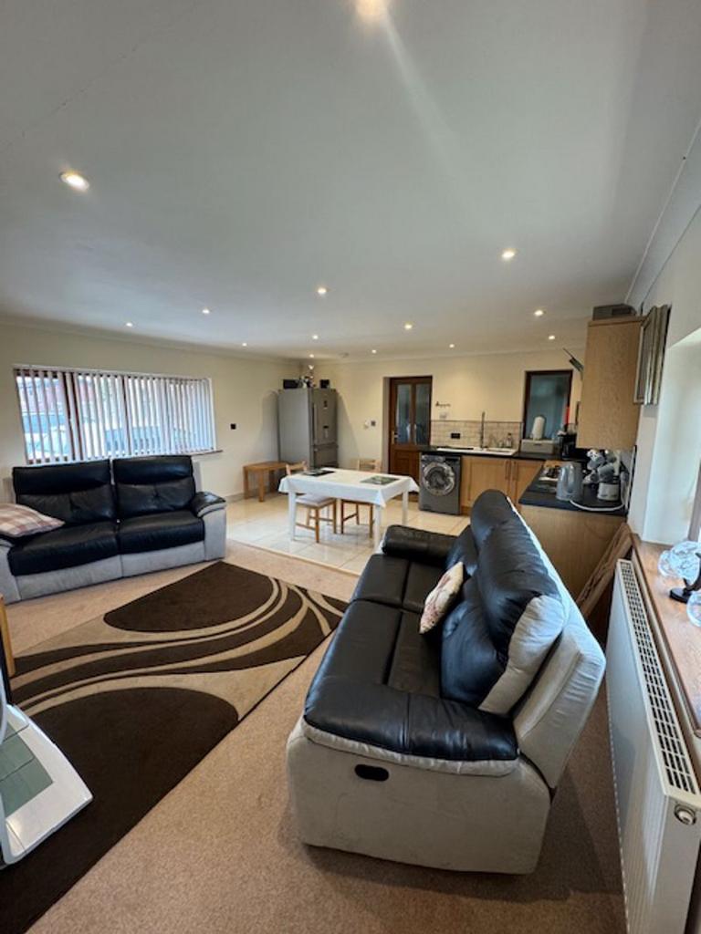 Living room to...