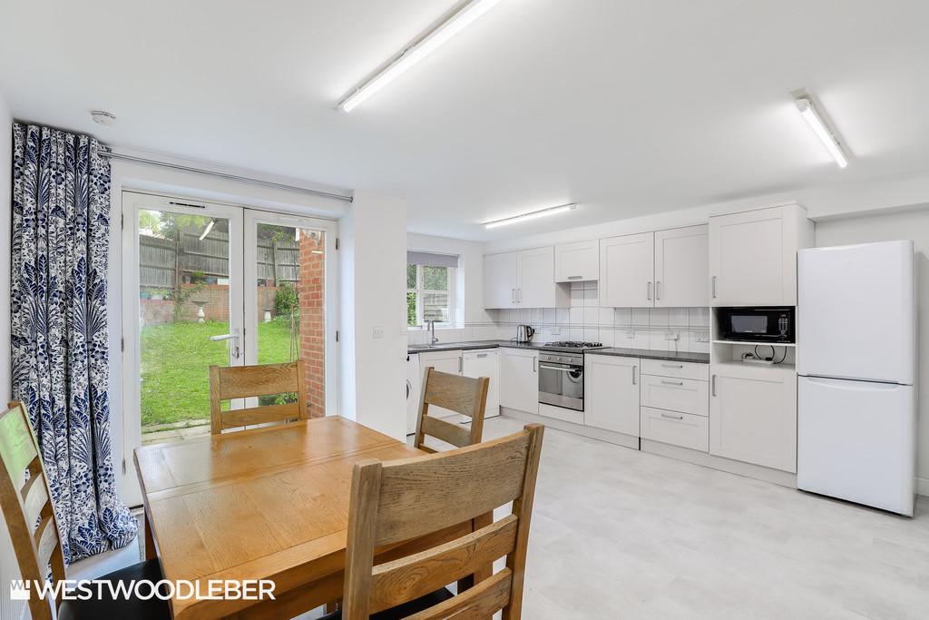 Plomer Avenue, Hoddesdon EN11 4 bed townhouse £2,400 pcm (£554 pw)